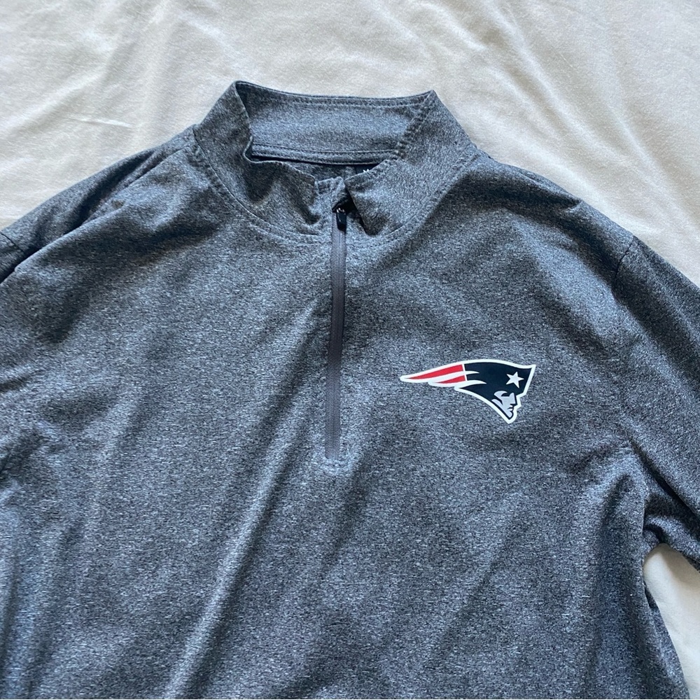NFL Patriots Pullover - Picture 4 of 6